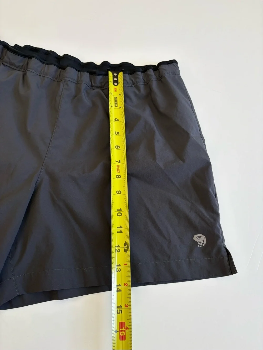 Mountain Hardwear Athletic Performance Shorts Lightweight Size M Gray Lined